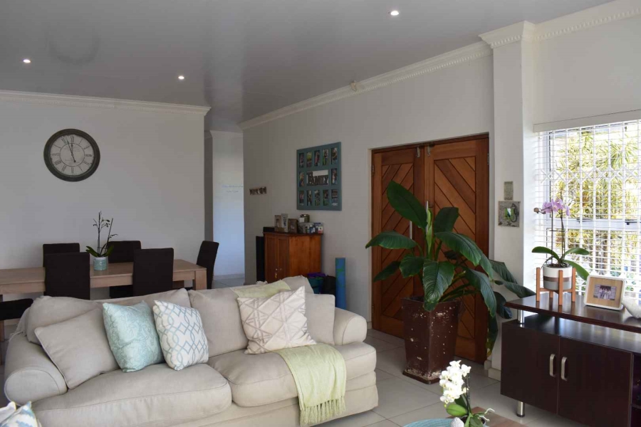 5 Bedroom Property for Sale in Kidds Beach Eastern Cape